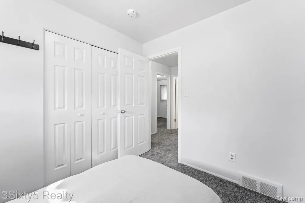 5048 Glenis Street Dearborn Heights City MI 48125