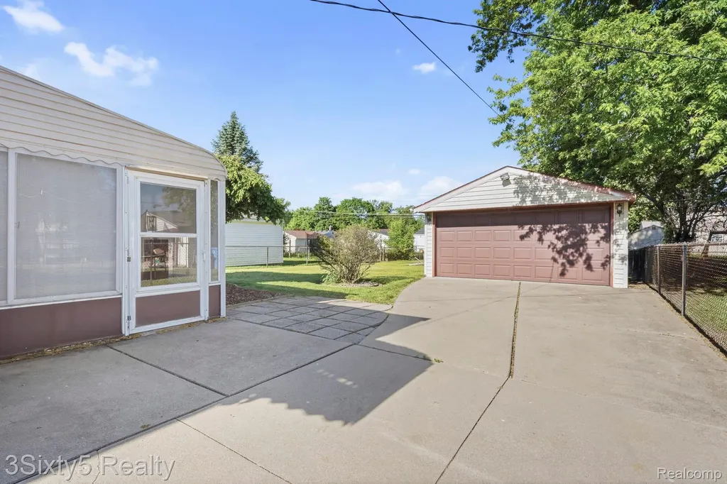 5048 Glenis Street Dearborn Heights City MI 48125