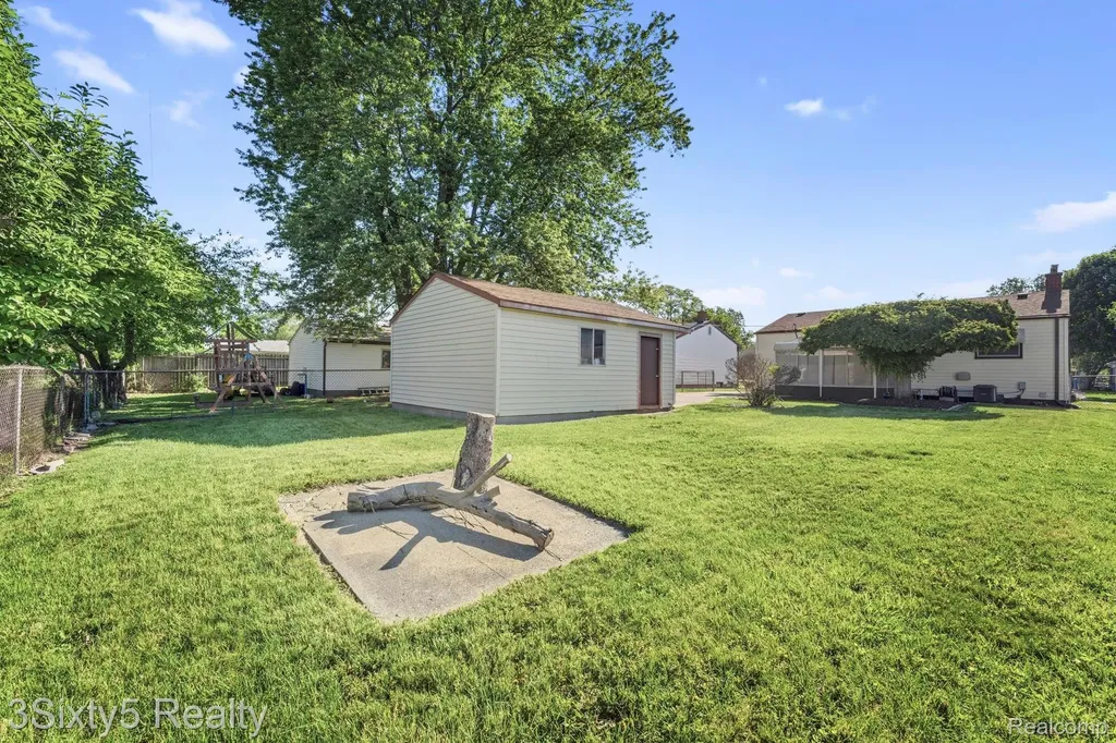 5048 Glenis Street Dearborn Heights City MI 48125