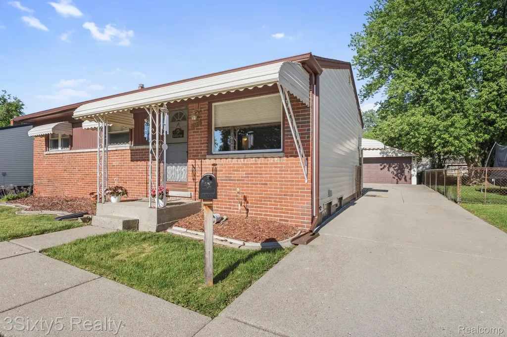 5048 Glenis Street Dearborn Heights City MI 48125
