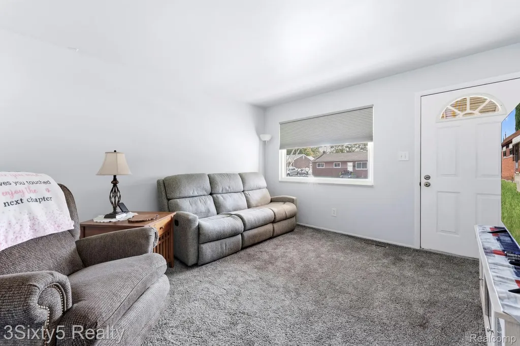 5048 Glenis Street Dearborn Heights City MI 48125