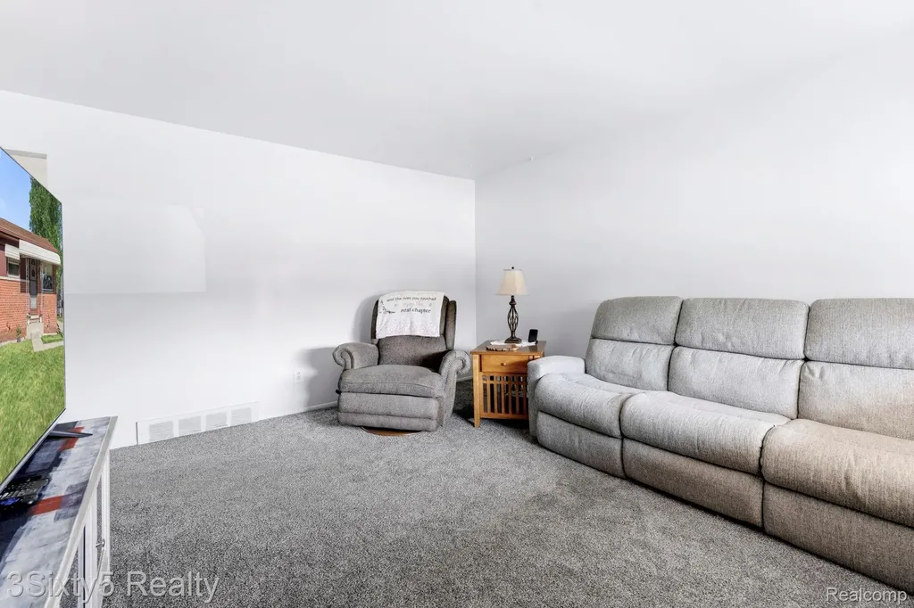 5048 Glenis Street Dearborn Heights City MI 48125