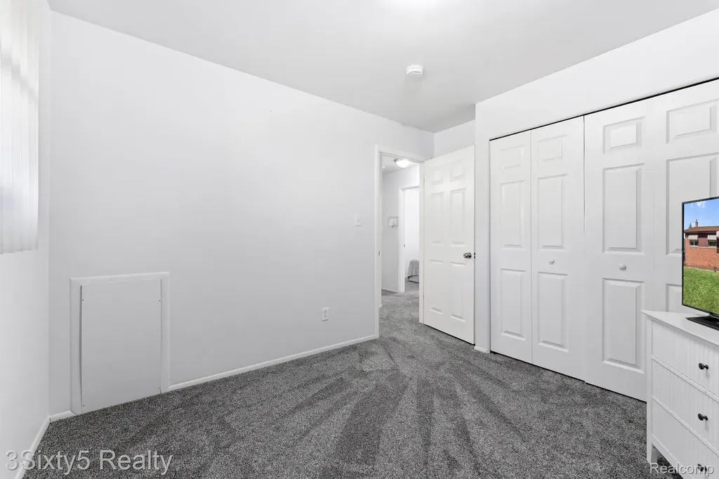 5048 Glenis Street Dearborn Heights City MI 48125