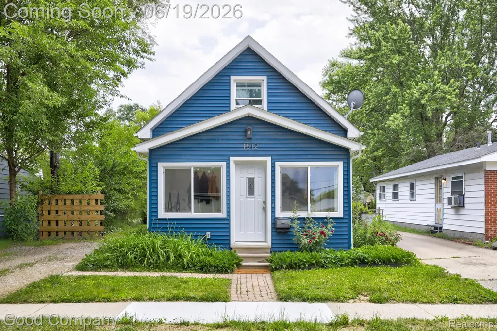 1812 E Meyers Avenue Hazel Park City MI 48030