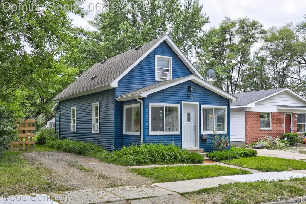 1812 E Meyers Avenue Hazel Park City MI 48030