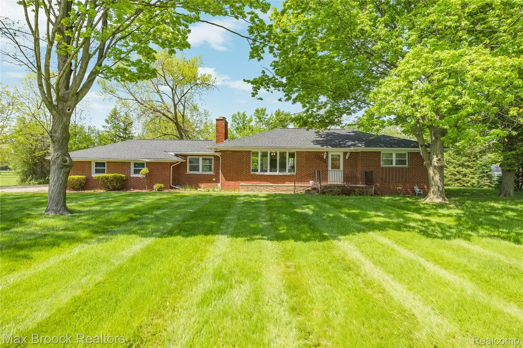 30025 Vernon Drive Southfield City MI 48076