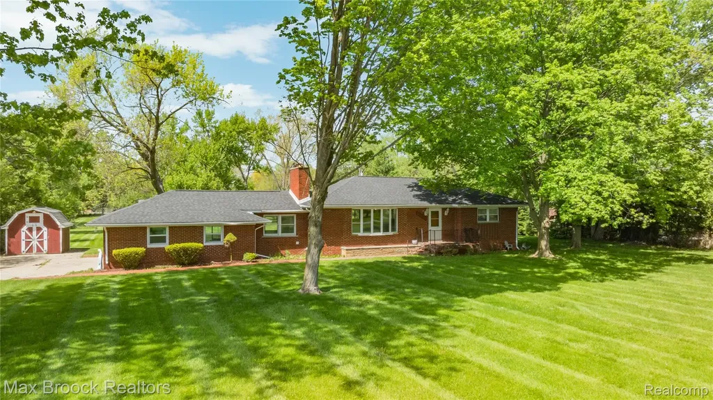 30025 Vernon Drive Southfield City MI 48076