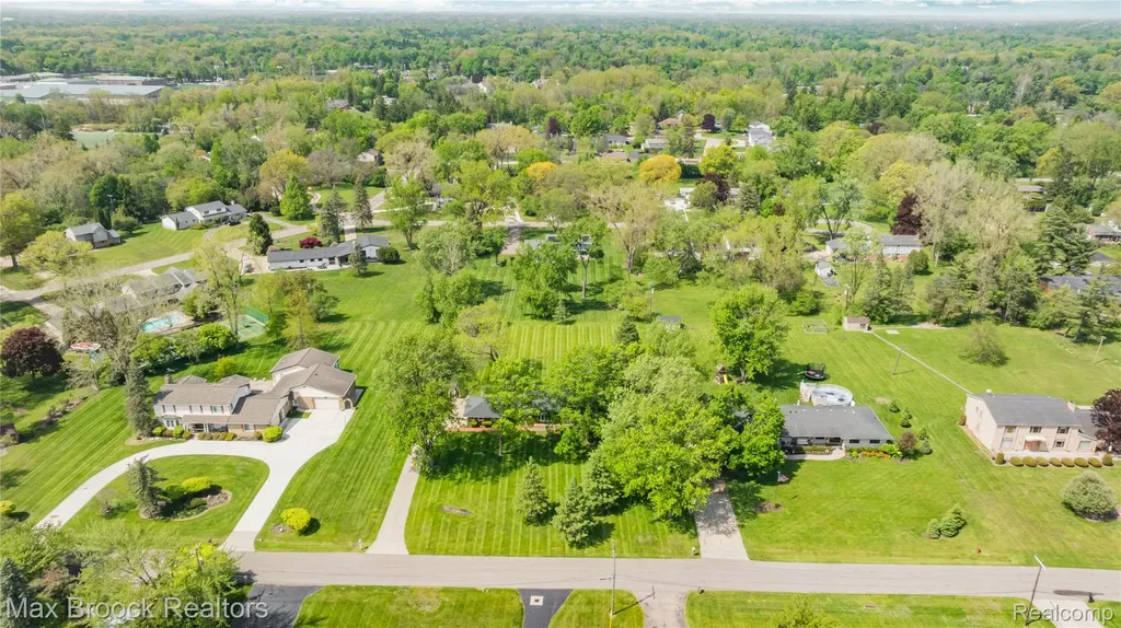 30025 Vernon Drive Southfield City MI 48076