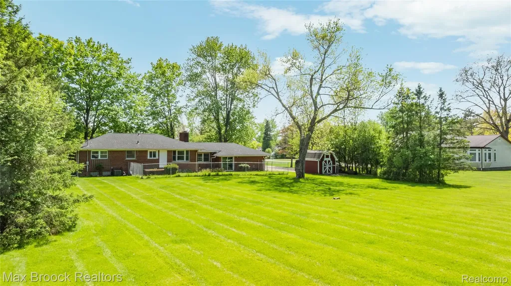 30025 Vernon Drive Southfield City MI 48076