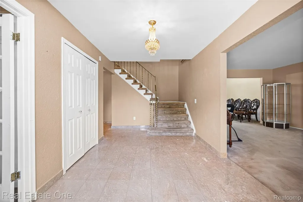 30056 Mayfair Drive Farmington Hills City MI 48331