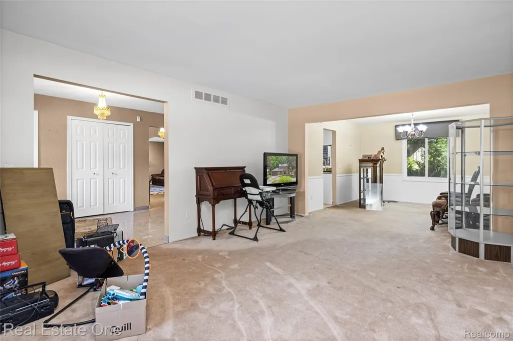 30056 Mayfair Drive Farmington Hills City MI 48331