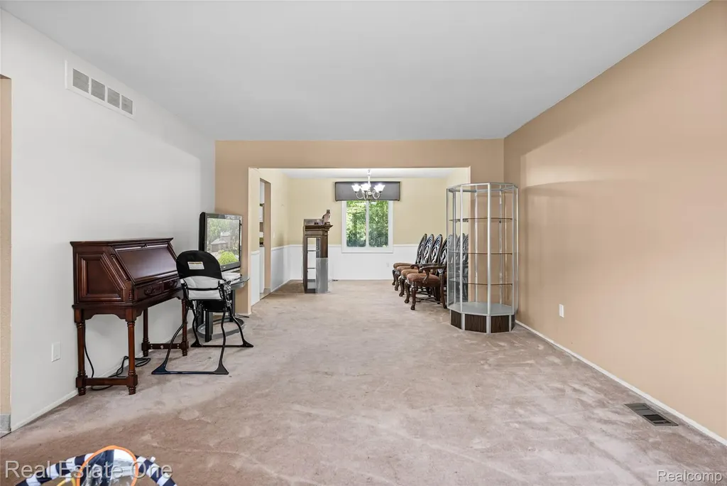30056 Mayfair Drive Farmington Hills City MI 48331