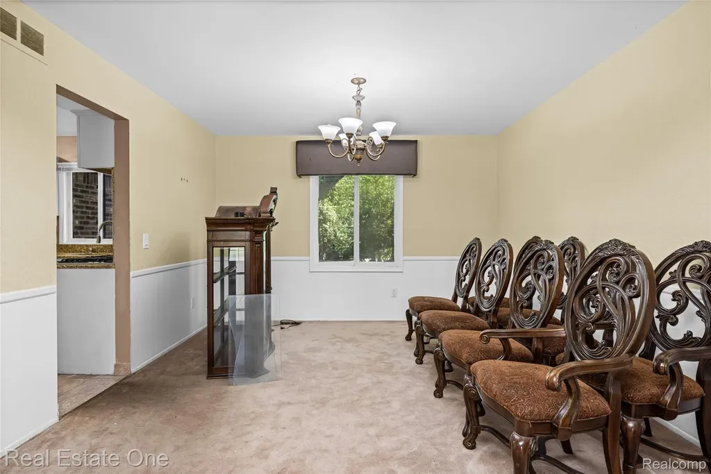 30056 Mayfair Drive Farmington Hills City MI 48331