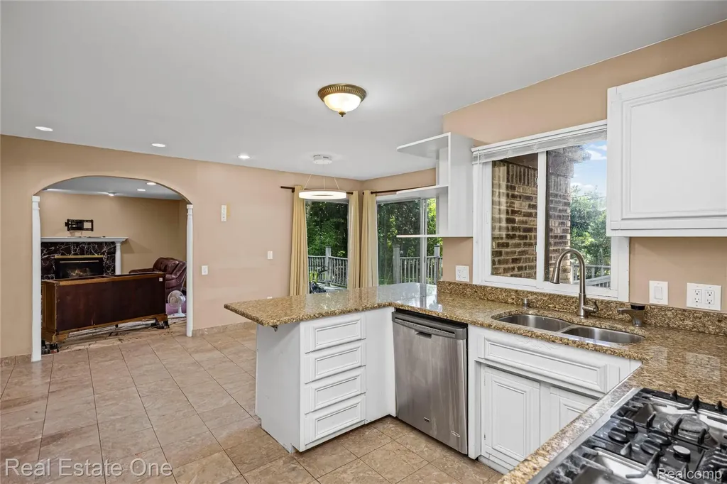 30056 Mayfair Drive Farmington Hills City MI 48331