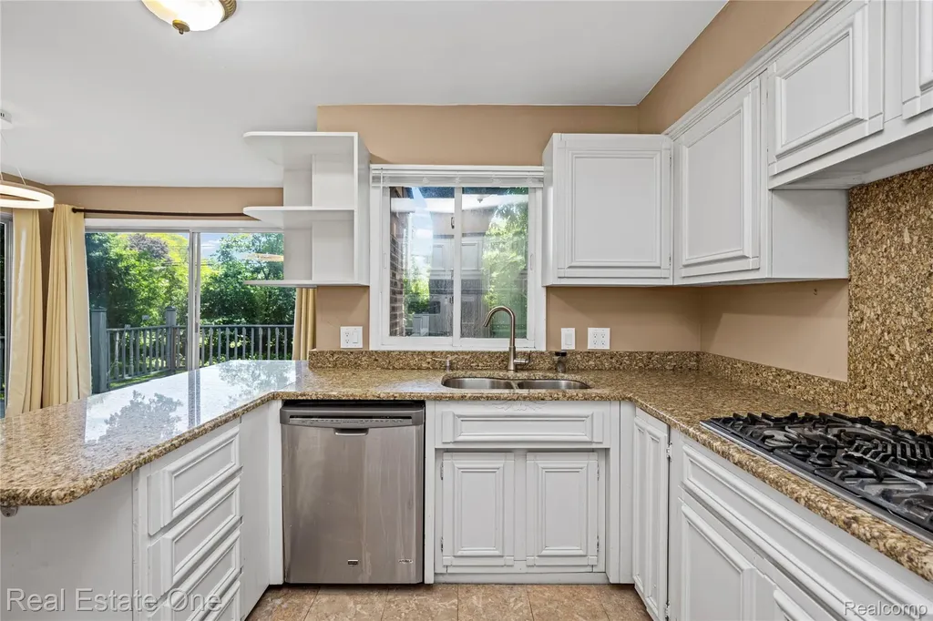 30056 Mayfair Drive Farmington Hills City MI 48331