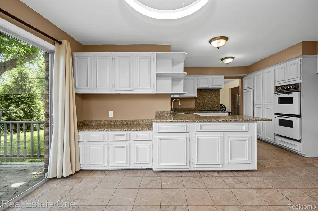30056 Mayfair Drive Farmington Hills City MI 48331