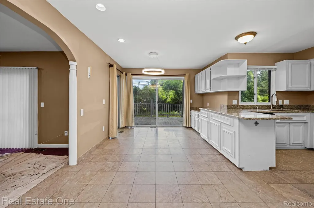 30056 Mayfair Drive Farmington Hills City MI 48331