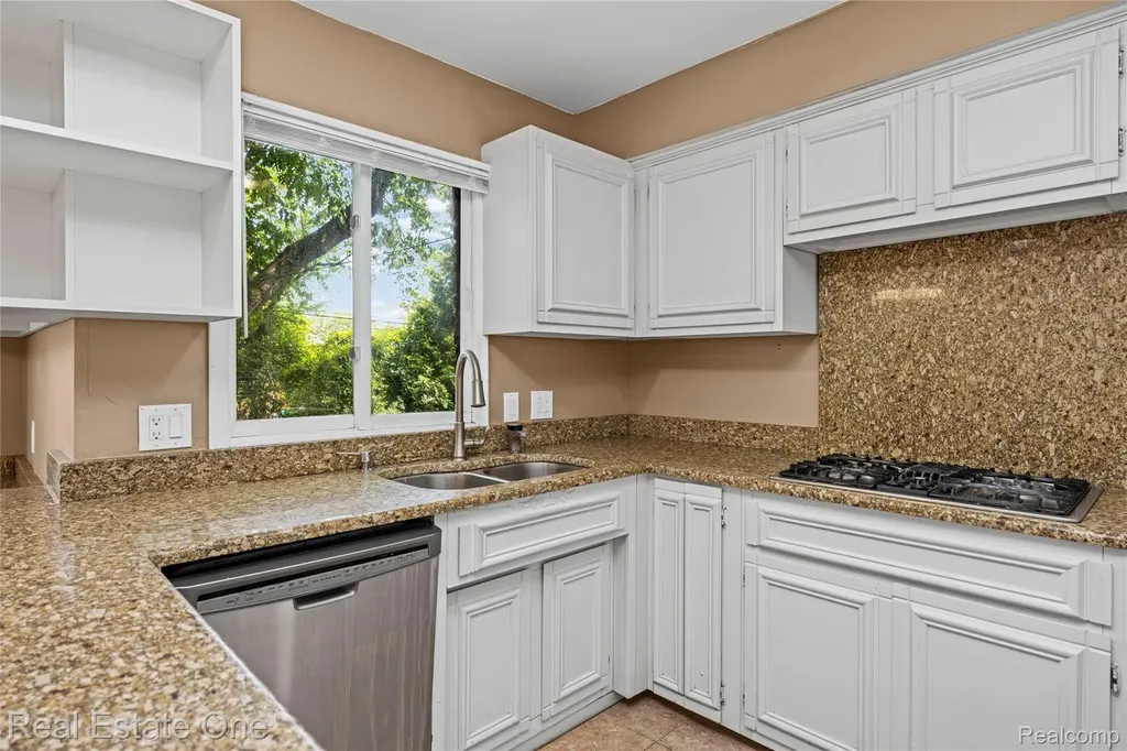 30056 Mayfair Drive Farmington Hills City MI 48331