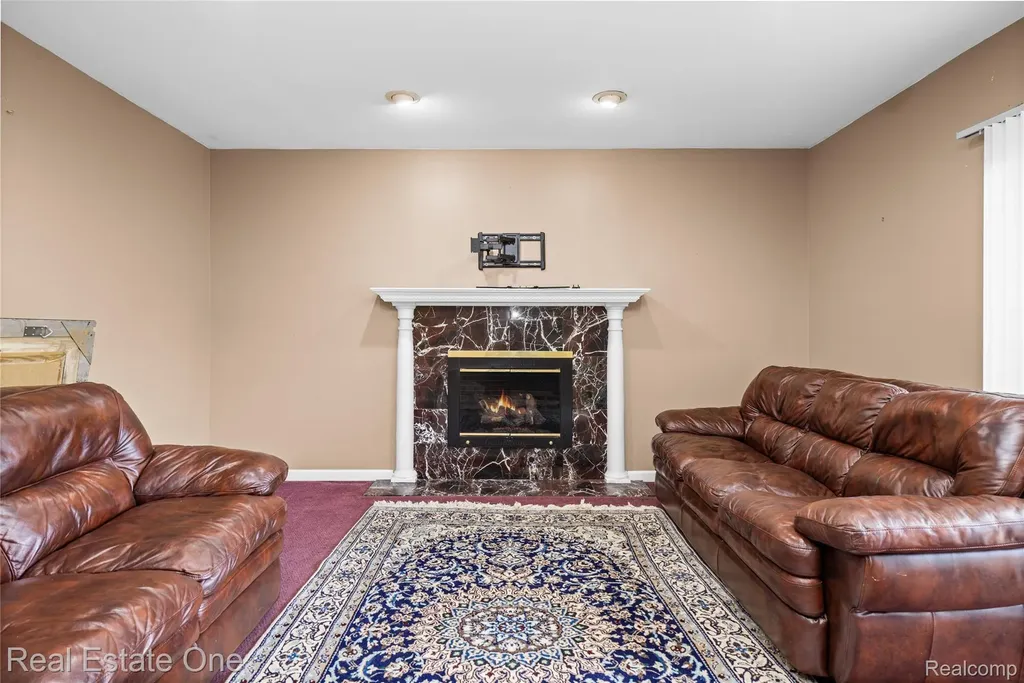 30056 Mayfair Drive Farmington Hills City MI 48331