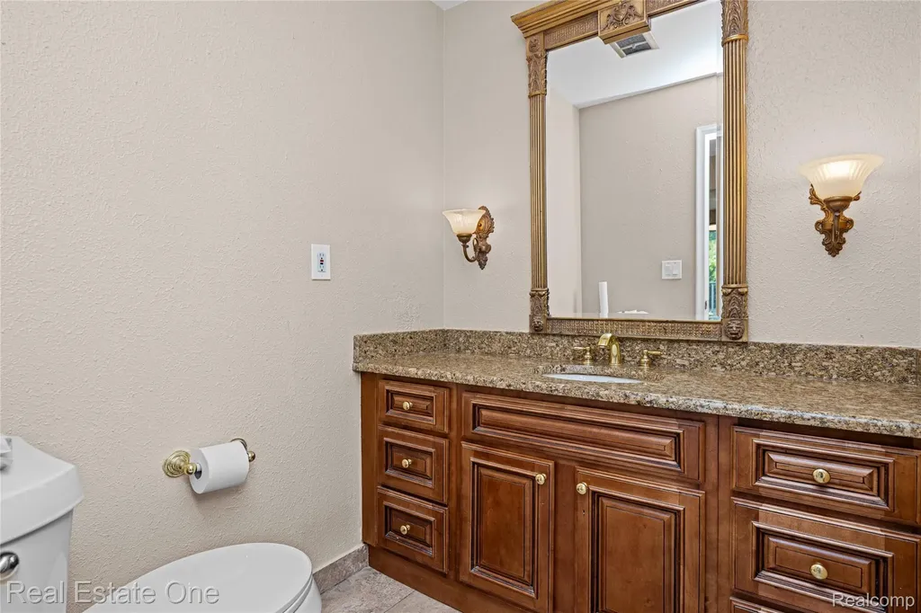 30056 Mayfair Drive Farmington Hills City MI 48331