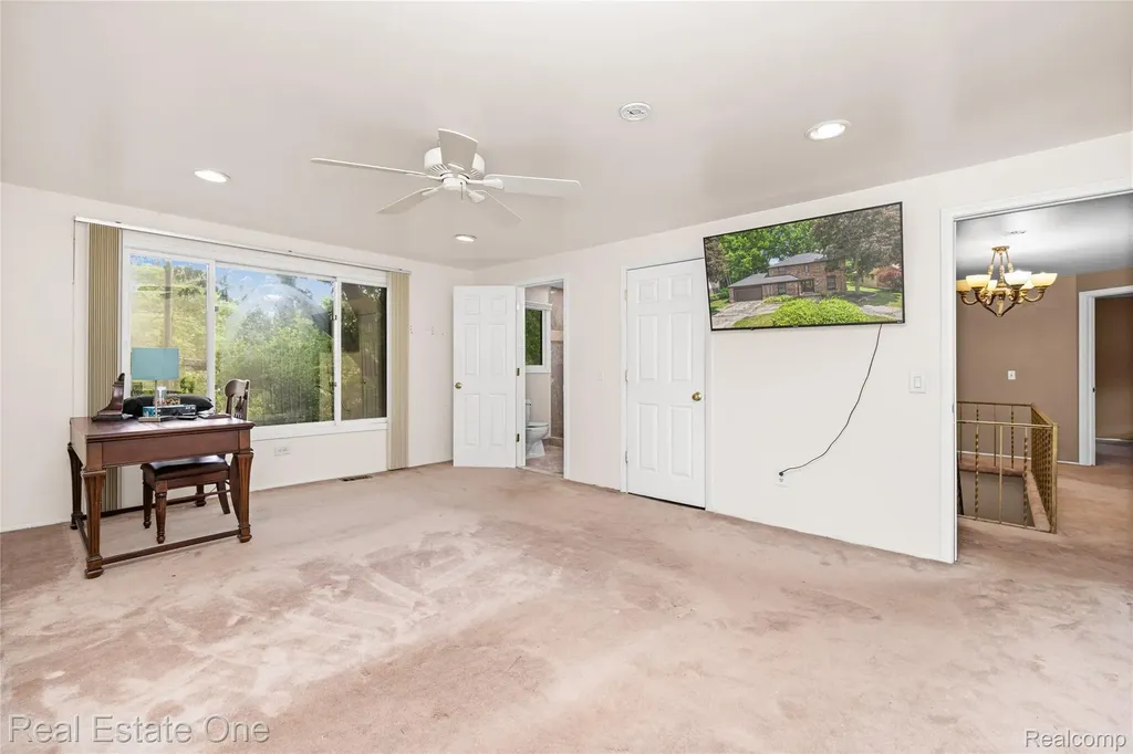 30056 Mayfair Drive Farmington Hills City MI 48331