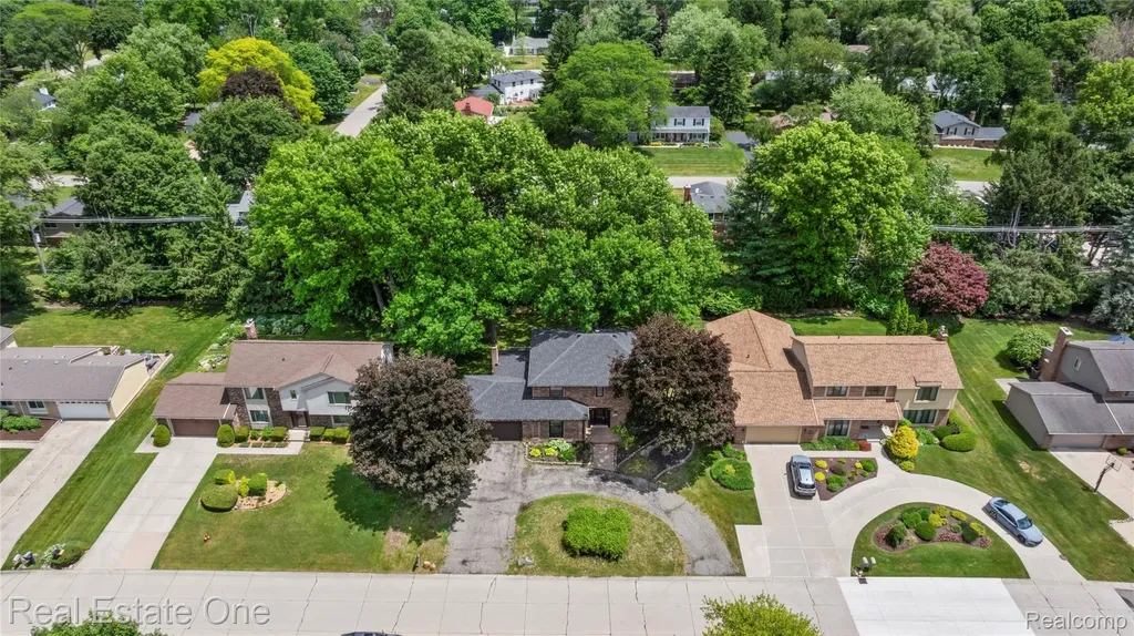 30056 Mayfair Drive Farmington Hills City MI 48331