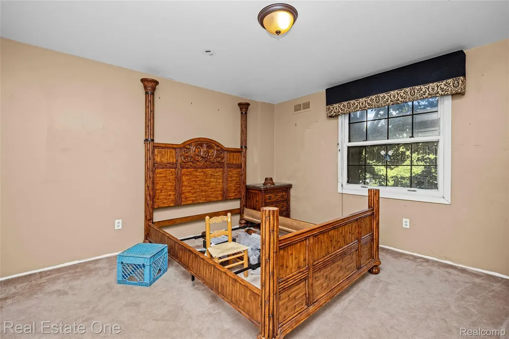 30056 Mayfair Drive Farmington Hills City MI 48331