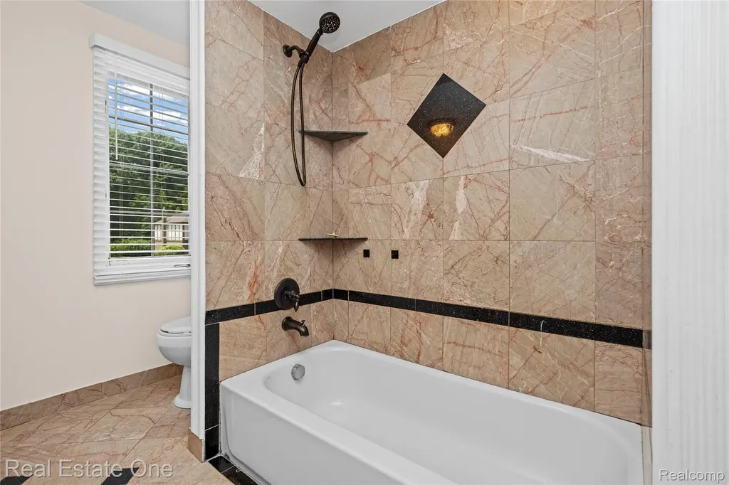 30056 Mayfair Drive Farmington Hills City MI 48331