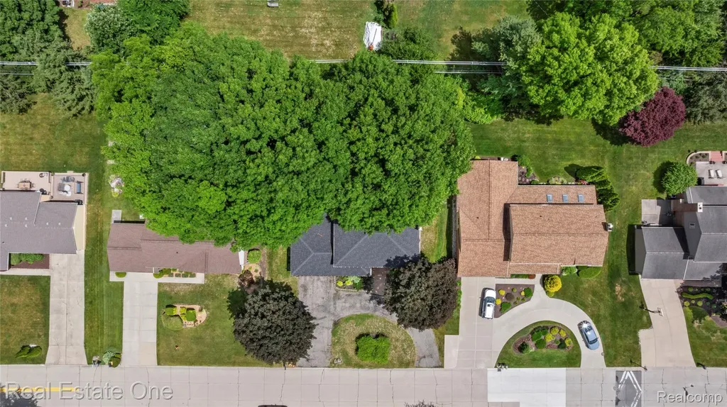 30056 Mayfair Drive Farmington Hills City MI 48331