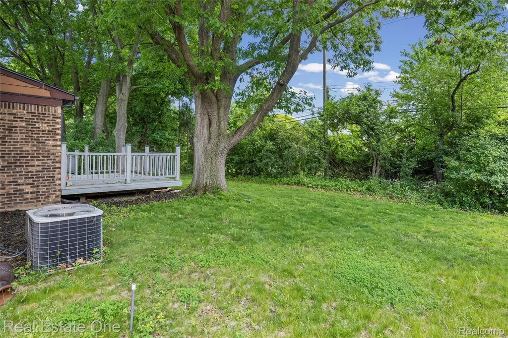 30056 Mayfair Drive Farmington Hills City MI 48331