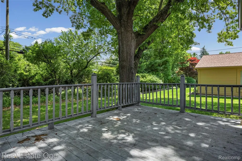 30056 Mayfair Drive Farmington Hills City MI 48331