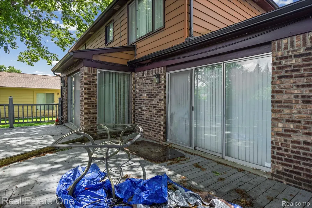 30056 Mayfair Drive Farmington Hills City MI 48331