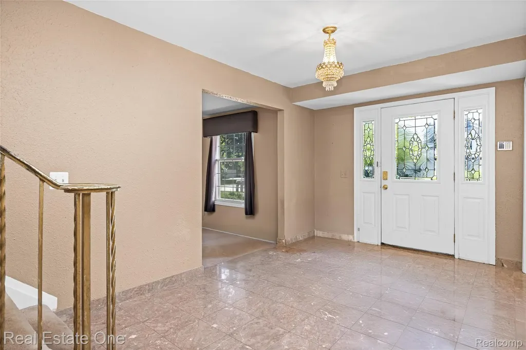 30056 Mayfair Drive Farmington Hills City MI 48331