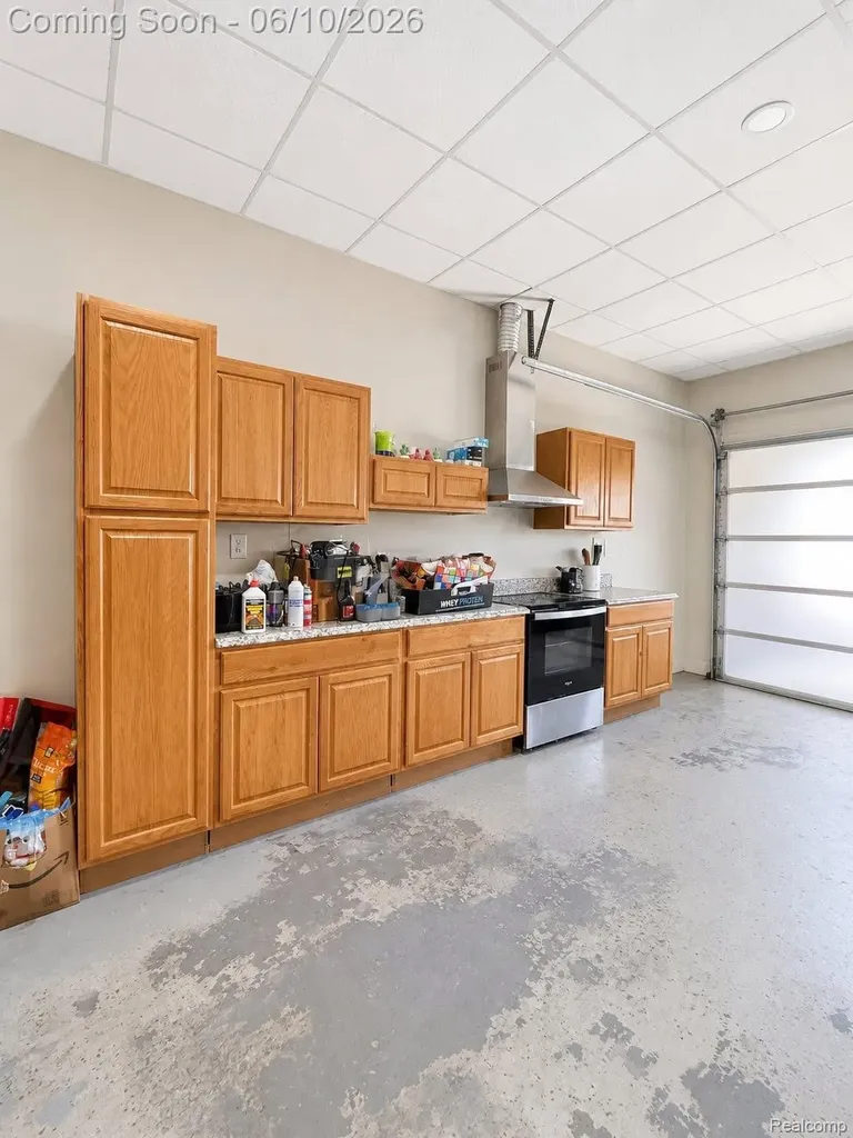 37542 Andrew Drive Sterling Heights City MI 48312