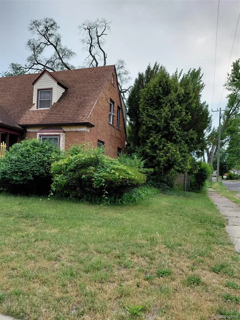 17621 Meyers Road Detroit City MI 48235