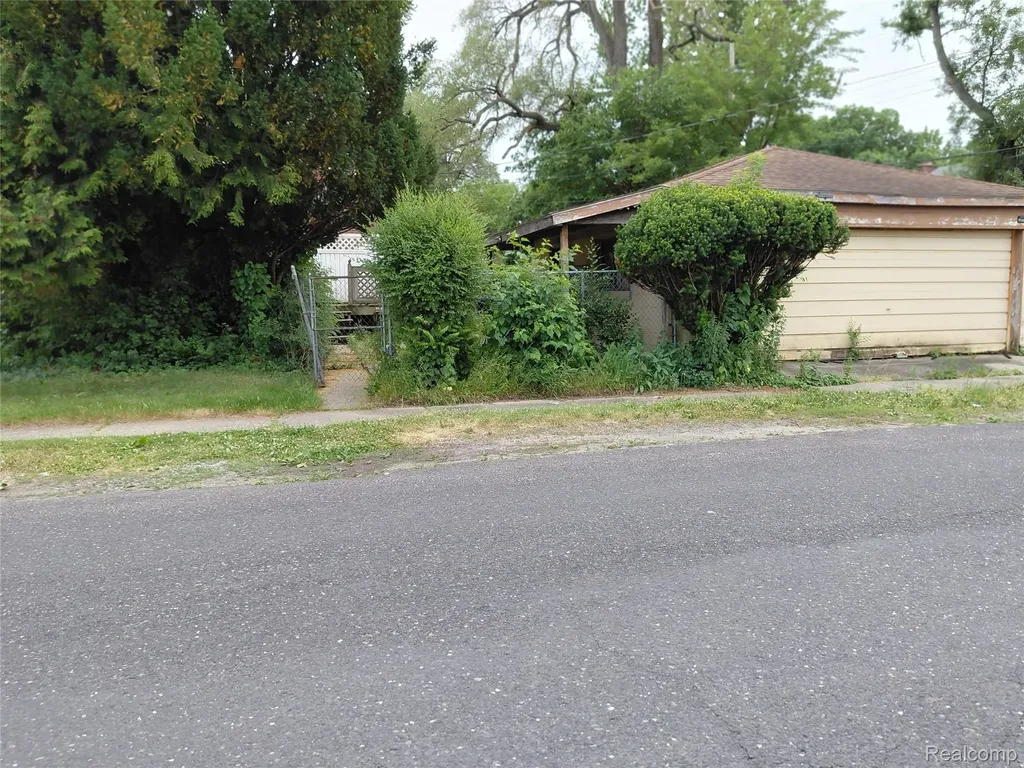 17621 Meyers Road Detroit City MI 48235