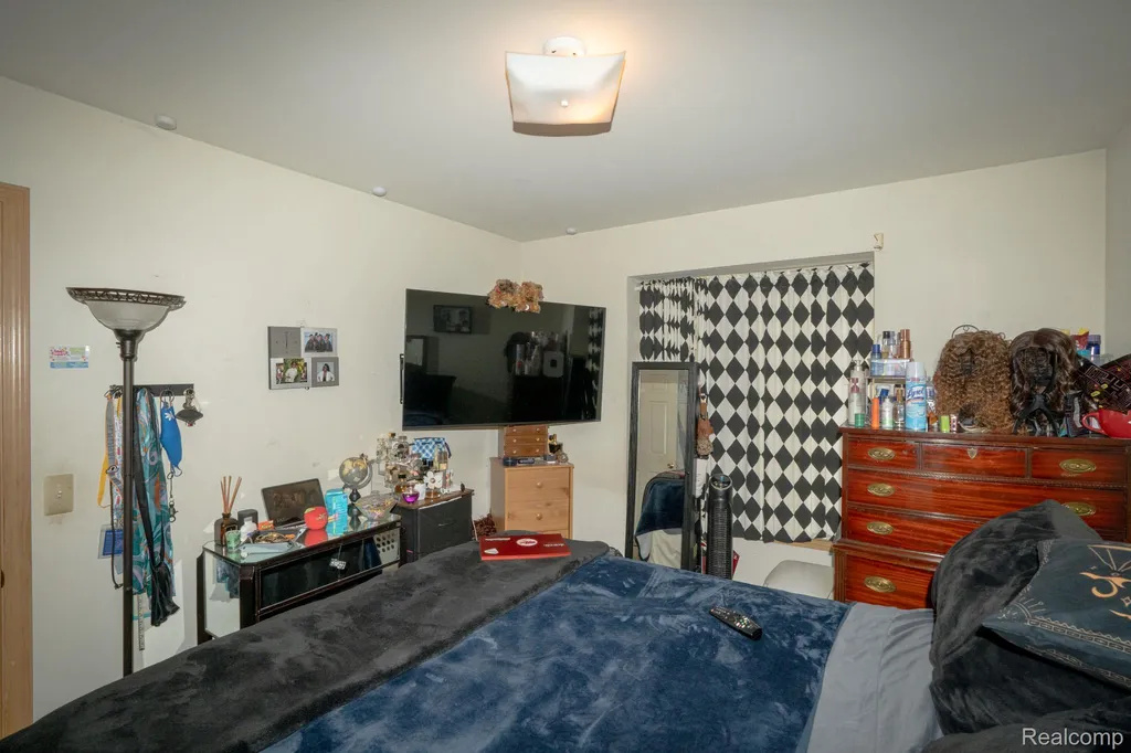 4044 Heatherwood Court Warren City MI 48092