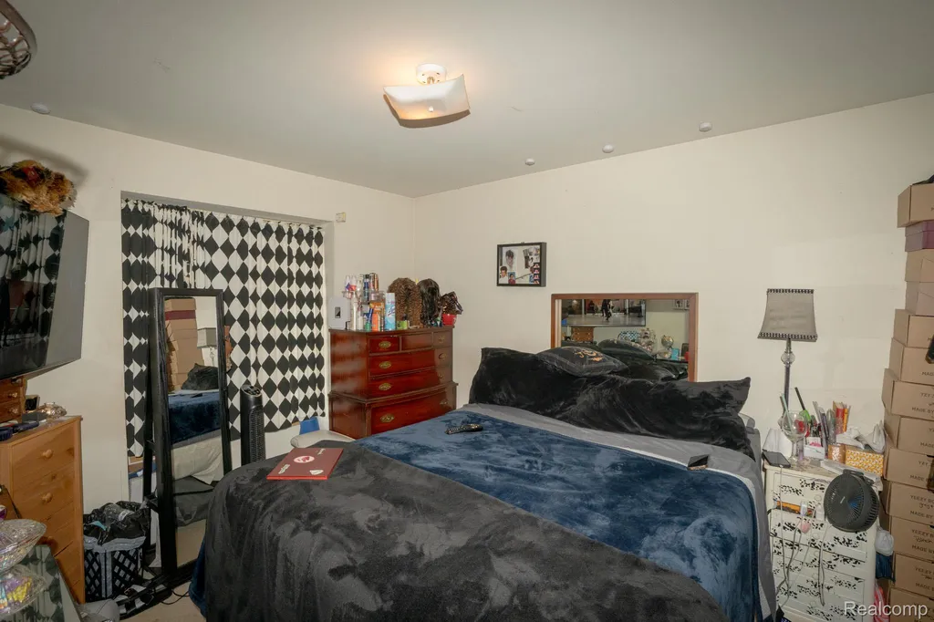 4044 Heatherwood Court Warren City MI 48092