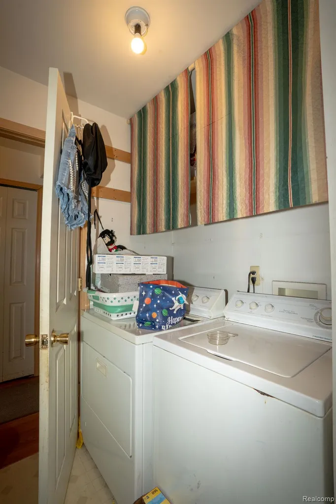4044 Heatherwood Court Warren City MI 48092