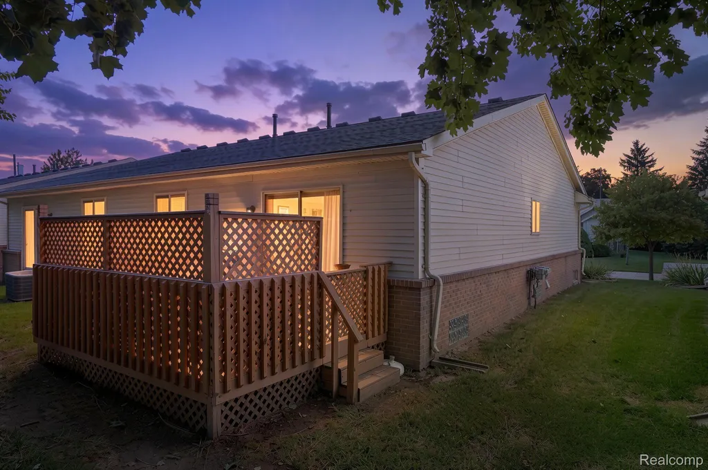 4044 Heatherwood Court Warren City MI 48092