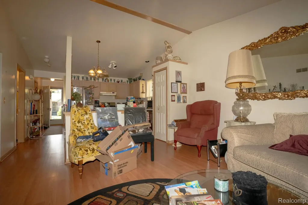 4044 Heatherwood Court Warren City MI 48092
