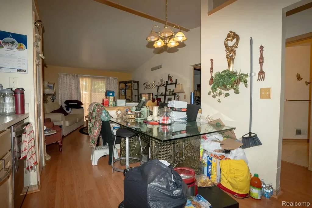 4044 Heatherwood Court Warren City MI 48092