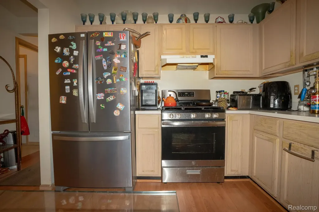 4044 Heatherwood Court Warren City MI 48092