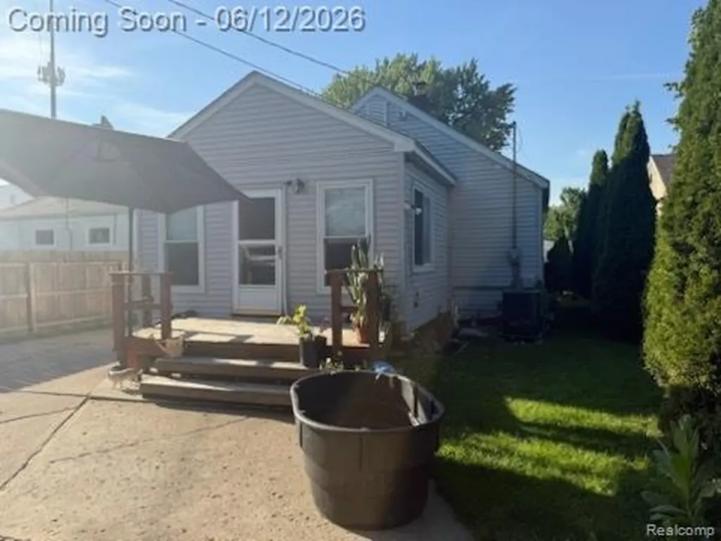 29025 Dawson Street Garden City City MI 48135