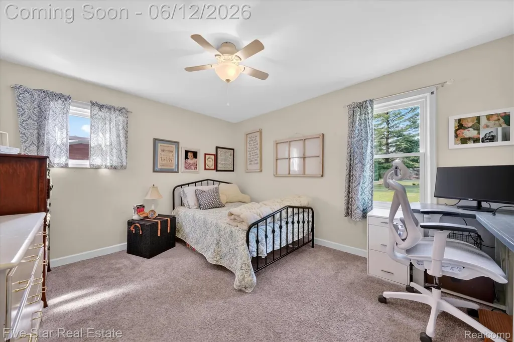 82 E Hurst Drive Troy City MI 48085