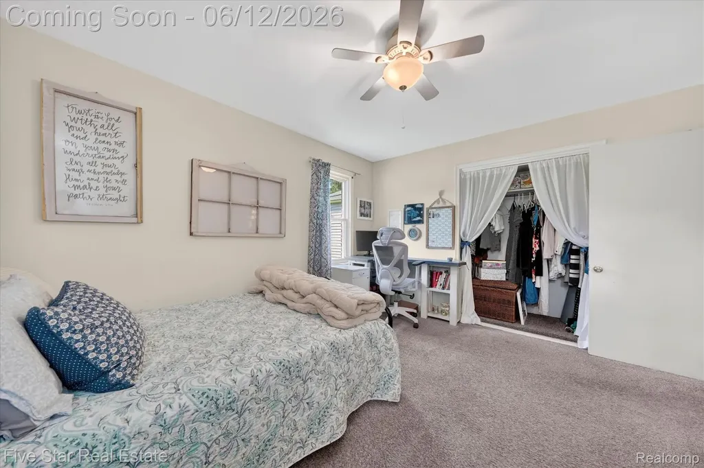 82 E Hurst Drive Troy City MI 48085