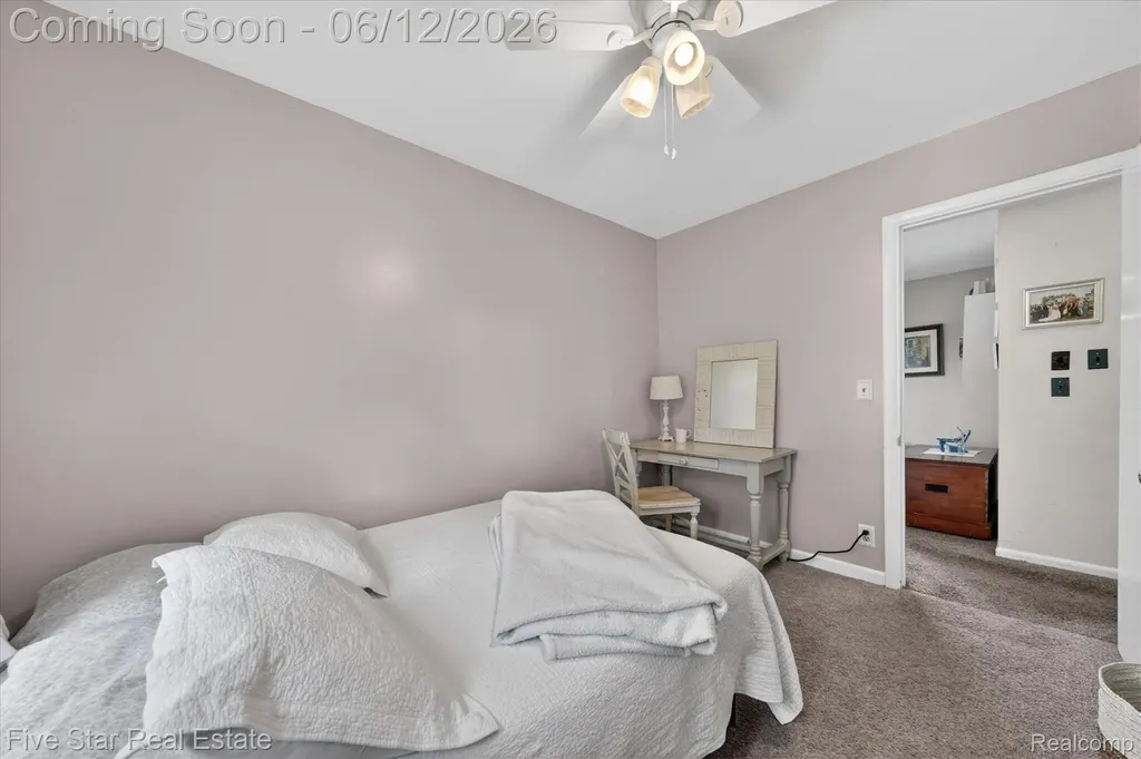 82 E Hurst Drive Troy City MI 48085