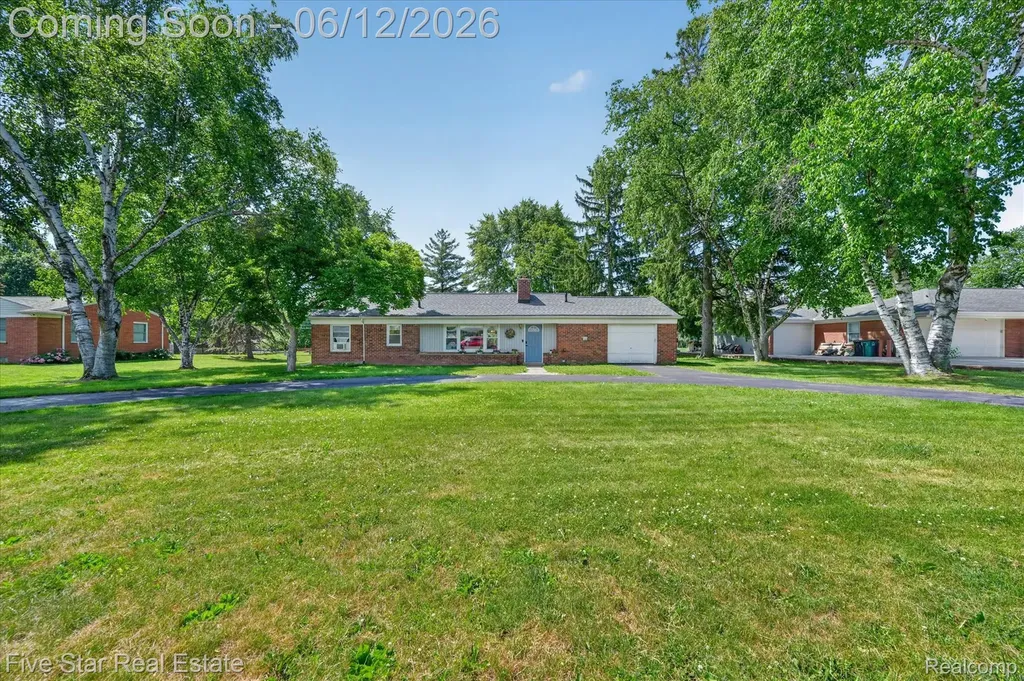82 E Hurst Drive Troy City MI 48085