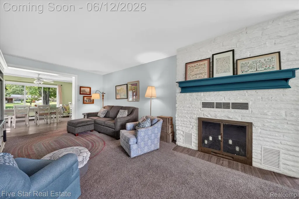82 E Hurst Drive Troy City MI 48085