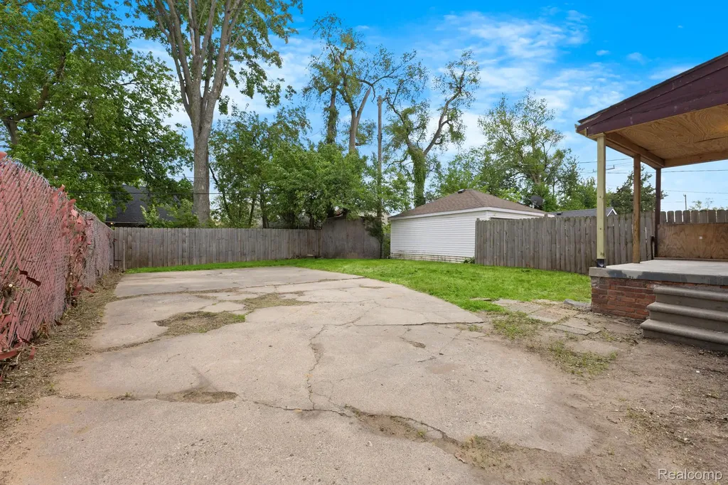 19182 Mendota Street Detroit City MI 48221